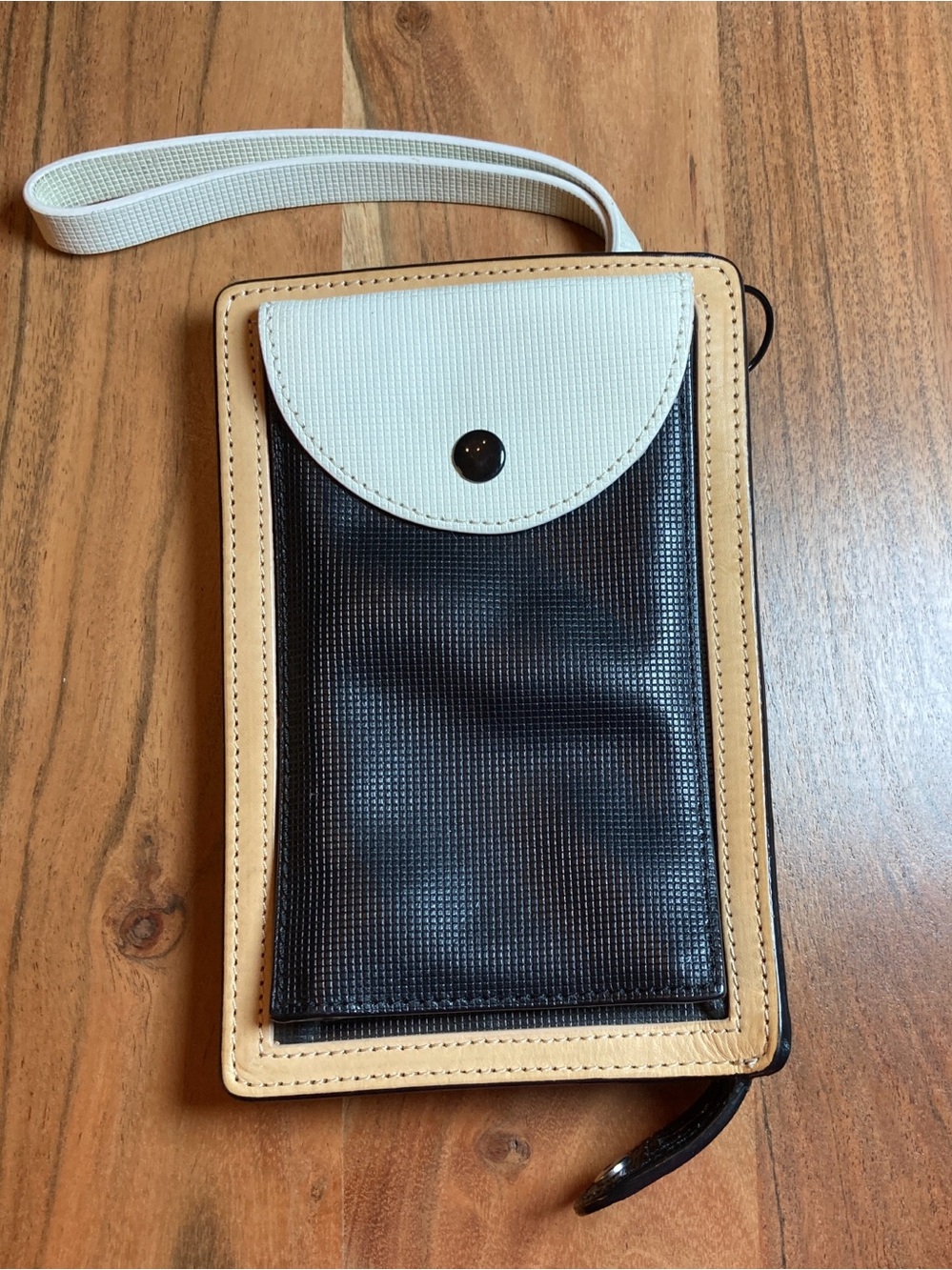Kate Spade Leather On the Go Tri Color Wristlet Black Tan White